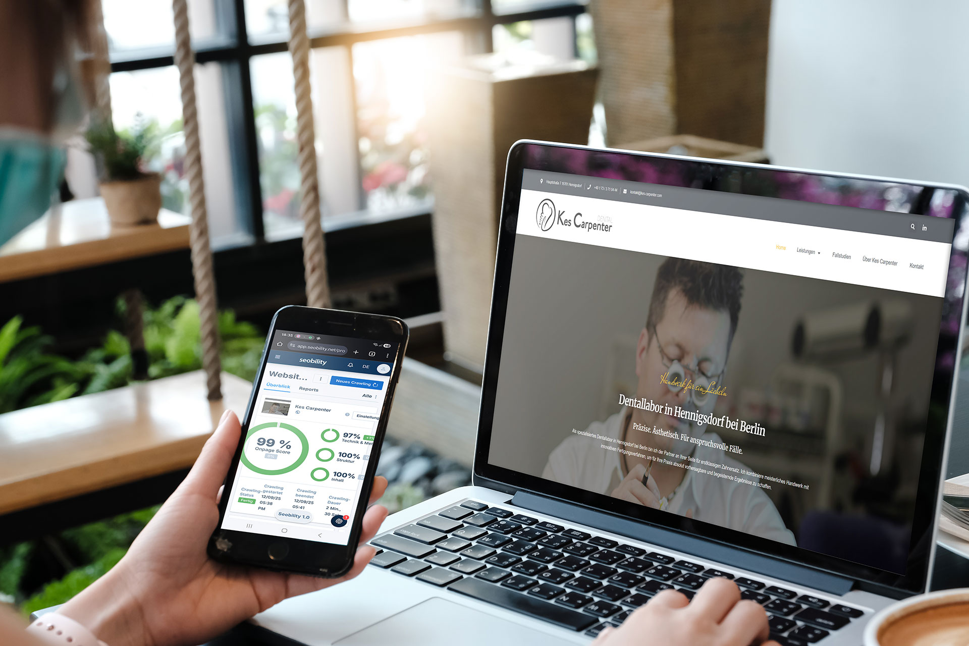 Laptop und Smartphone zeigen 99% SEO-Score nach dem Webdesign Relaunch für Zahntechnik.